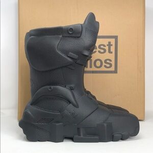 Bravest Studios Master Chief Halo Black Boots - Size 7M, 8W